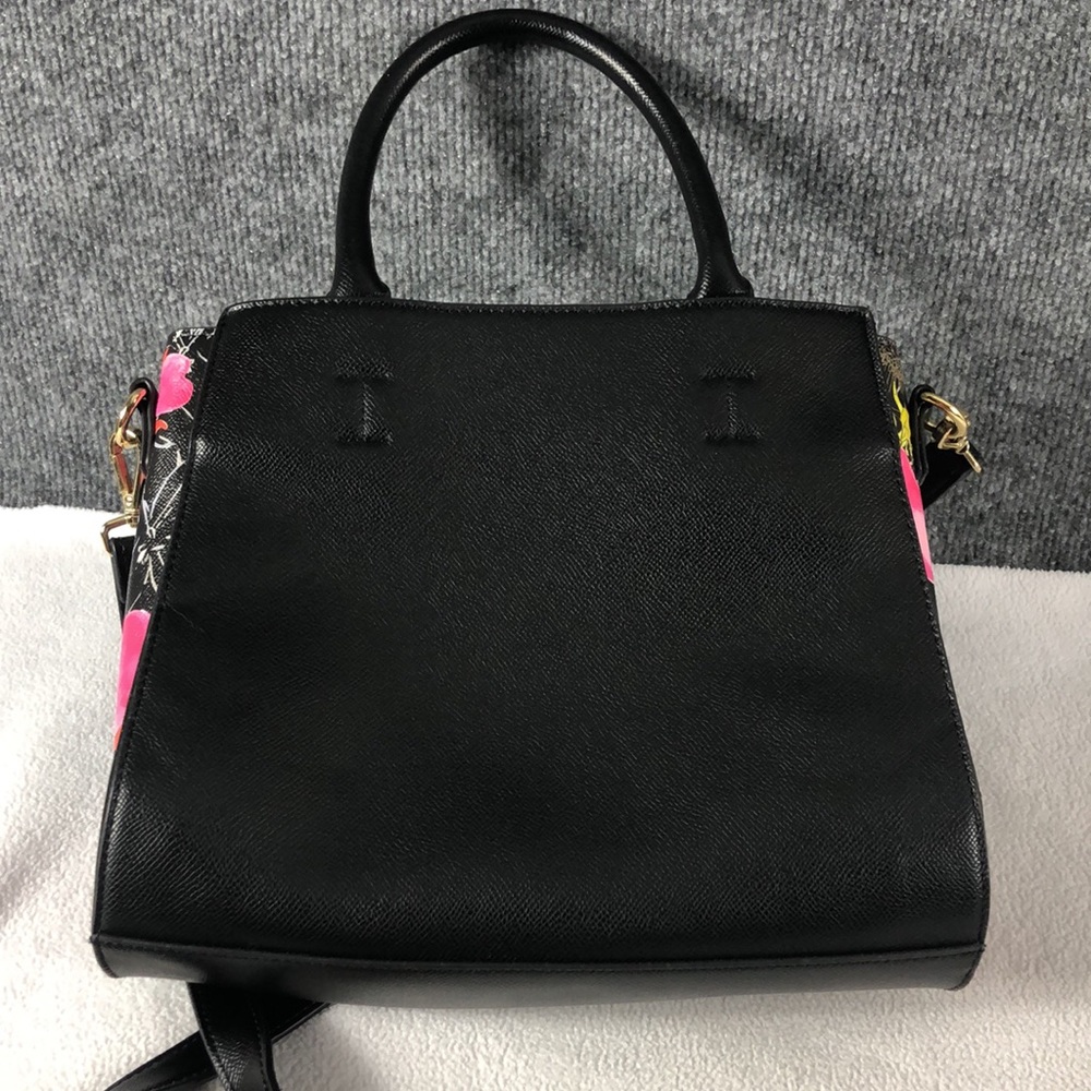 Betsey Johnson - Picture 5 of 13
